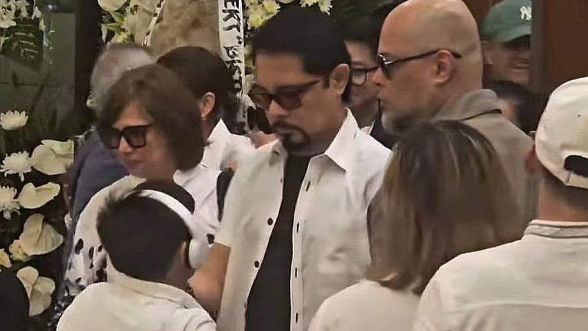 Dating mister ni Nora Aunor na si Christopher De Leon, dumalaw sa burol ng  Superstar
