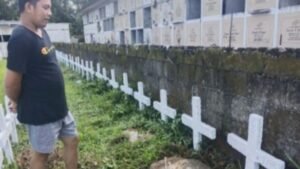 Mga biktima ng Super Typhoon Yolanda, dinalaw ng kanilang mga pamilya sa Mass Grave sa Tacloban City