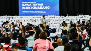 Pangulong Marcos, pinangunahan ang pamamahagi ng tulong sa Tacloban City