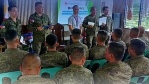 Army, naglabas ng 9.6 million pesos na gratuity para sa mga magreretirong militiamen sa Eastern Visayas
