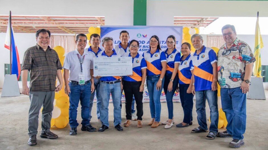 1.2 million pesos na halaga ng livelihood aid, ipinagkaloob ng NIA sa irrigators’ group sa Ormoc